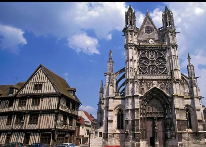 Magnifique Logement, Confortable Et Paisible.